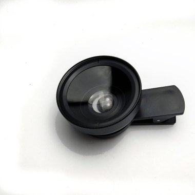 Akıllı telefon için beyaz arkaplanda izole edilmiş makro kamera lensi