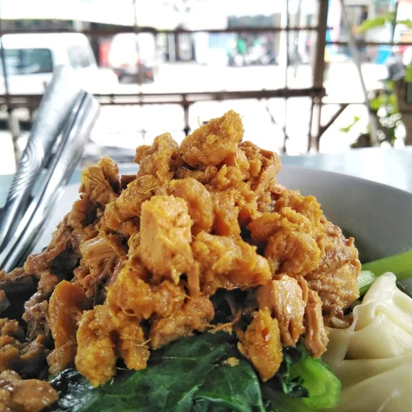Mie Ayam Indonéské Oblíbené Pouliční Jídlo Nudlemi Kuřecím Masem Zelenou — Stock fotografie
