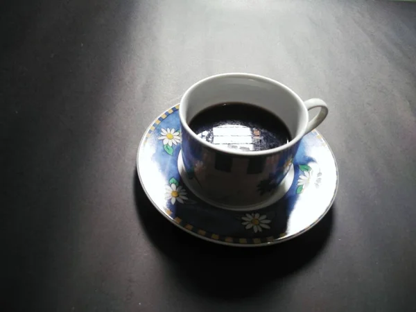 Tazza Caffè Motivo Floreale Sfondo Nero — Foto Stock