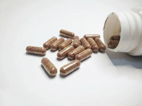 Καψάκια Και Φιάλες Φαρμάκων Που Απομονώνονται Λευκό Φόντο — Φωτογραφία Αρχείου