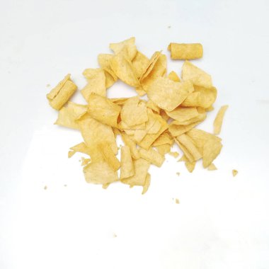 Patates cipsi beyaz arkaplanda izole