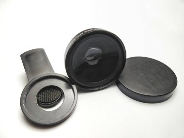 Akıllı telefon için beyaz arkaplanda izole edilmiş makro kamera lensi