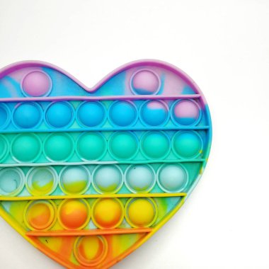 Renkli İtme Patlatıcısı Duyusal Fidget Oyuncakları kalp şeklinde ve gökkuşağı renkli, Silicone Oyuncakları, Anti Anksiyete ve Stres Rahatlatma Oyunu.