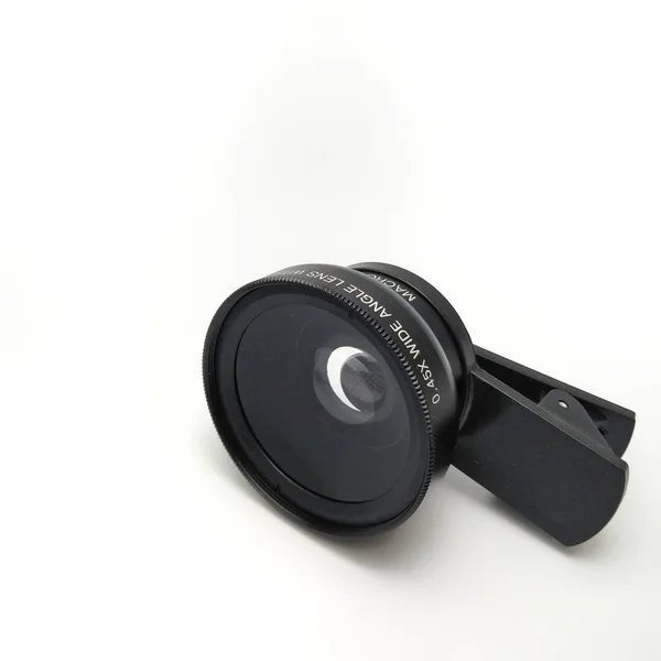 Akıllı telefon için beyaz arkaplanda izole edilmiş makro kamera lensi