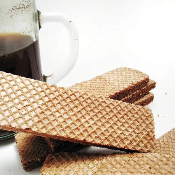 Beyaz arka planda izole edilmiş lezzetli çikolatalı gofretler. arkaplan, kapak, pankart, reklam ve daha fazlası için.