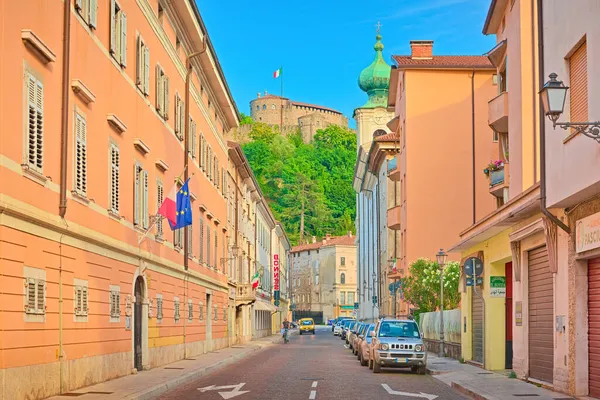 Gorizia Juni 2020 Italië Een Straat Met Levendige Oranje Gebouwen — Stockfoto