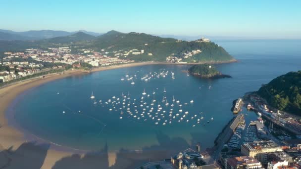 European City San Sebastian Perspective Cinematic View Concha Bay Left — ストック動画