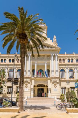 Malaga, İspanya - 21 Nisan 2022: Malaga şehrinin Townhall binası. Neobarok bir tarzı var. Mimarlar Guerrero Strachan ve Rivera Vera 'nın işi mi?.