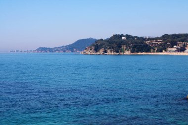 İsrail 'in kuzeyindeki Akdeniz kıyısının manzarası.