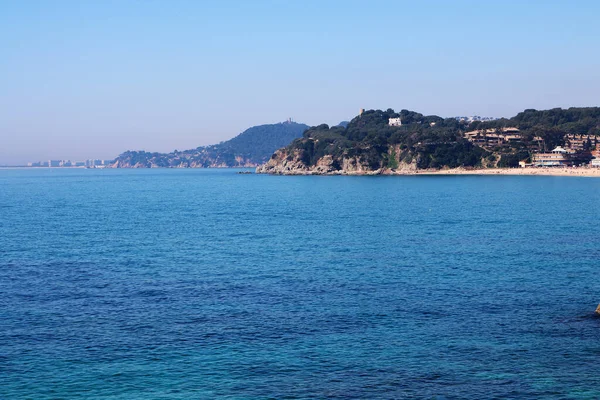 İsrail 'in kuzeyindeki Akdeniz kıyısının manzarası.