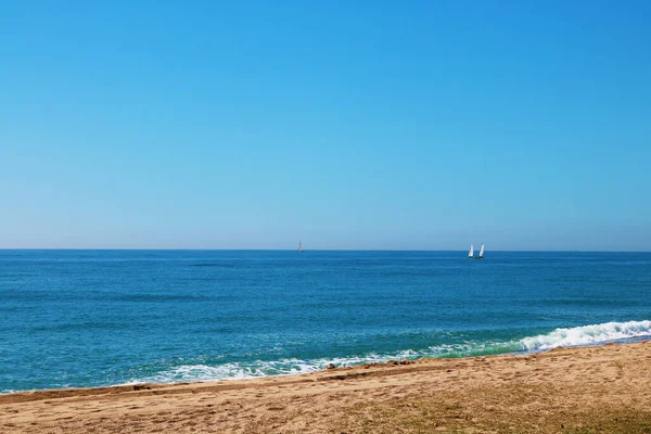 Deniz kıyısının güzel manzarası