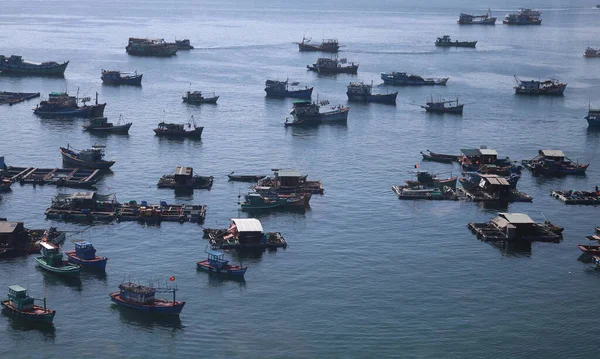 Vietnam 'ın en kirli şehirlerinin adasının manzarası.