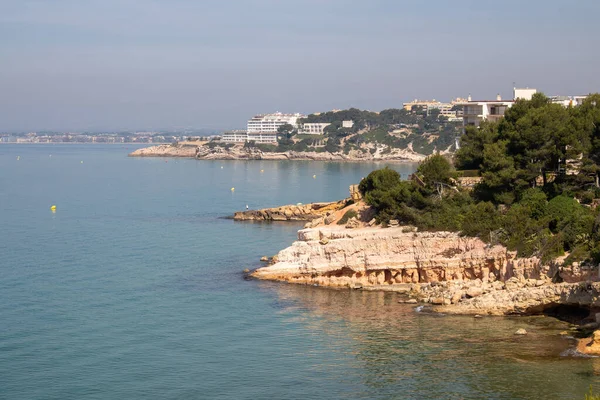 Akdeniz bölgesinde güzel bir deniz manzarası.