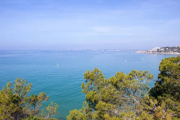 Deniz kıyısının güzel manzarası