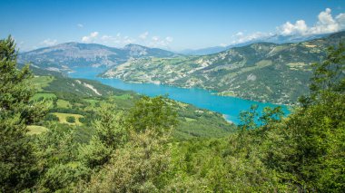 Lake Serre-Poncon, Lac de Serre-Poncon is a lake in southeast France it is one of the largest artificial lakes in western Europe. HD wallpaper, 4k Green background.