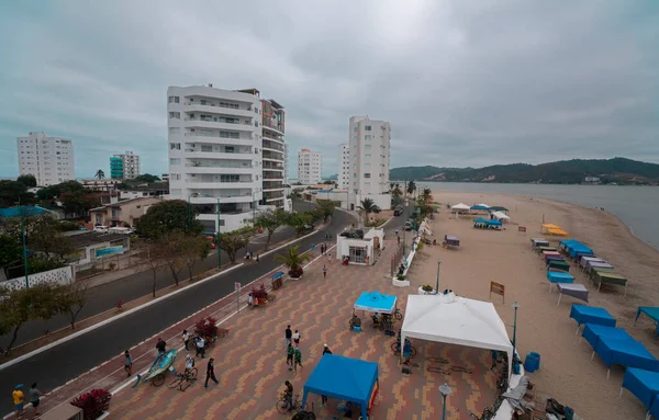 Bahia Caraquez Manabi Ecuador August 2022 People Walking Boardwalk City — Fotografia de Stock