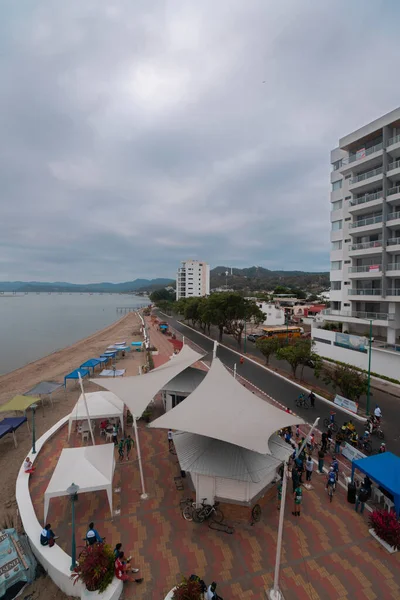 Bahia Caraquez Manabi Ecuador August 2022 People Walking Boardwalk City — Fotografia de Stock