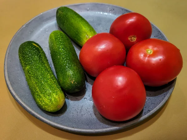 Fresh Vegetables Cucumbers Tomatoes Plate — Foto Stock