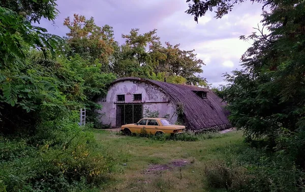 Classic Old Yellow Car Front Abandoned Bunker Forest — Stock Photo, Image