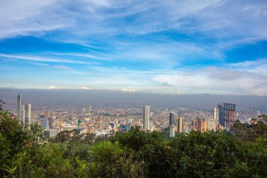 Güzel Bogota gökyüzü dağlardan