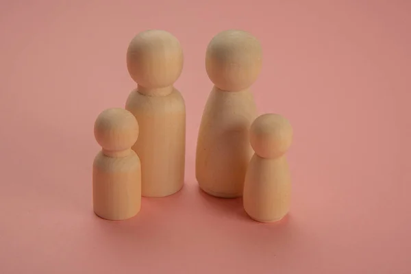 Wooden Tokens Simulating Members Family — 图库照片