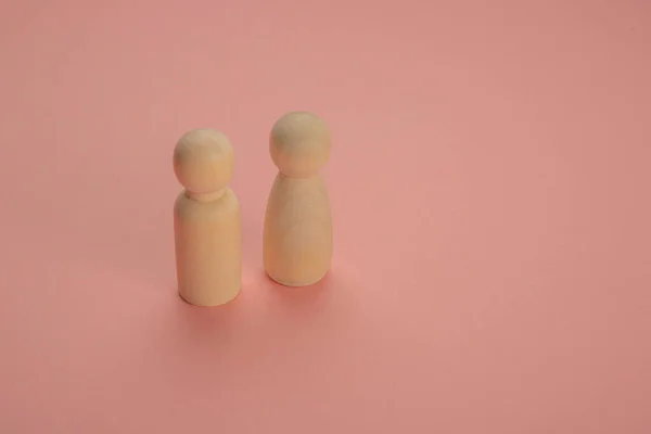 Wooden Tokens Simulating Members Couple — Stockfoto