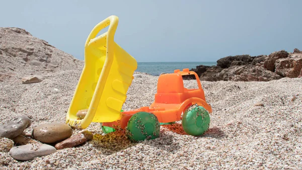Orange Yellow Plastic Toy Truck Unloading Stones Beach — Foto de Stock