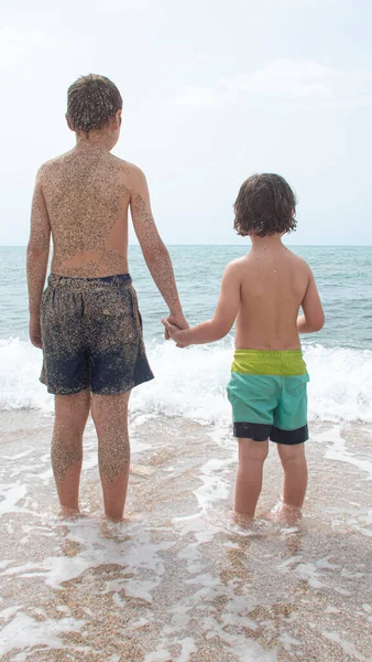 Children Hands Clasped Swimsuit Backs Looking Beach — стоковое фото