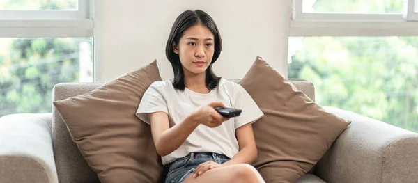 Half Japanese Woman Turns Watch Movie Drama Living Room Hold — Fotografia de Stock