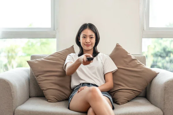 Half Japanese Woman Turns Watch Movie Drama Living Room Hold — Zdjęcie stockowe