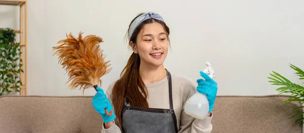 Housekeeper Wear Protective Gloves Holding Feather Duster Cleanser Bottle Cleanups —  Fotos de Stock