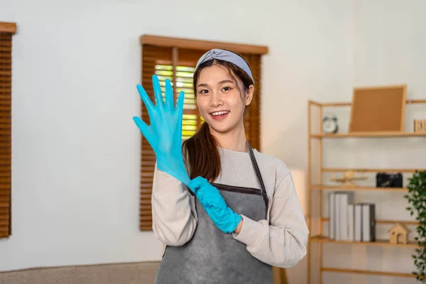 Housekeeper Standing Wearing Protective Gloves Prepares Cleaning Equipment Cleaning Wiping — Stock Photo, Image