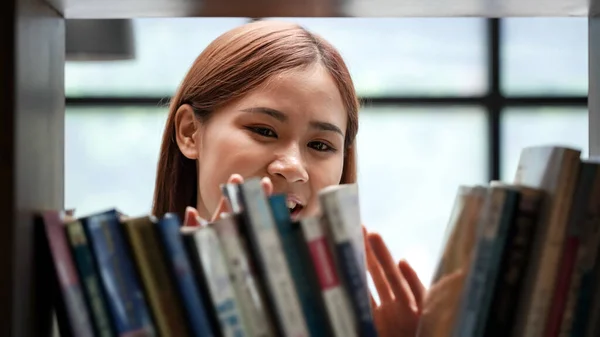 Female Student Standing Front Bookshelf Choosing Textbook Literature Library Take — Foto de Stock