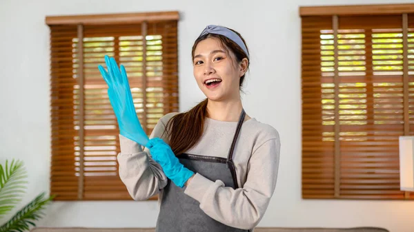 Housekeeper Standing Wearing Protective Gloves Prepares Cleaning Equipment Cleaning Wiping —  Fotos de Stock