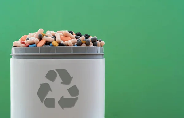 Full Expired Pills Medicines Trash Bin Recycling Symbol Waste Pills —  Fotos de Stock