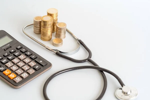 Close Photo Stethoscope Stacked Coins Isolated Background Concept Rising Costs — Foto de Stock