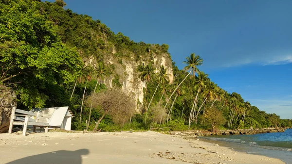 Beautiful Beach Combination Sea Waves White Sand Mountains Afternoon Photo — Stok fotoğraf