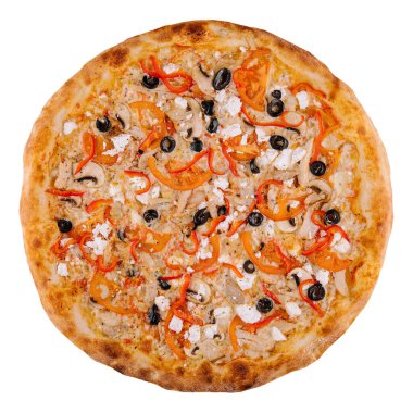 sebze, tavuk ve zeytin üzerinde beyaz izole lezzetli pizza