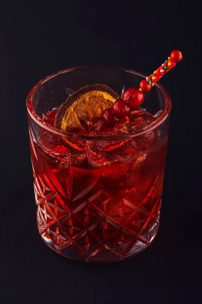 Classic Negroni Cocktail Ρετρό Ποτήρι Πάγο Και Φλούδα Πορτοκαλιού Μαύρο — Φωτογραφία Αρχείου