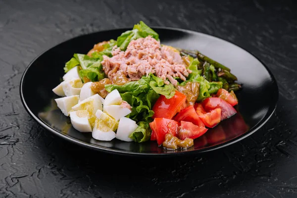 Tuna Vegetable Salad Black Plate — Stock Photo, Image