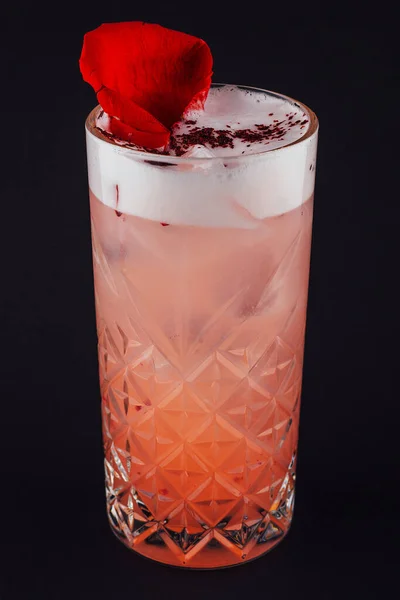 Clover Clube Cocktail Bebida Com Framboesa Pétala Rosa — Fotografia de Stock