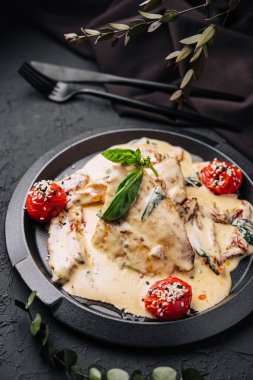 Krem ve kuru domates ile tavuk karaciğeri