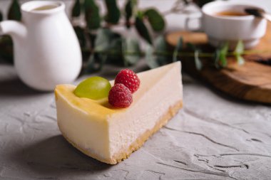Lezzetli ahududulu cheesecake. Yakın plan.