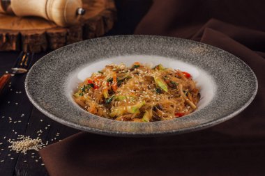 Sebzeli Asya yemeği.