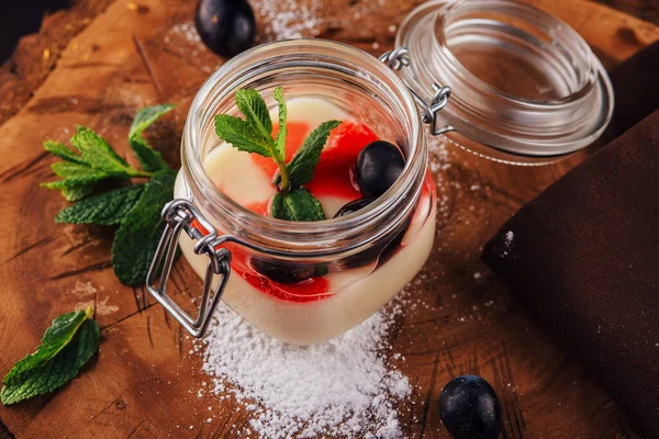 Traditional Italian Panna Cotta Served Glass Cups Fresh Mint — Stock Photo, Image