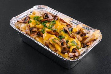 fırında mantar, patates ve peynir portre