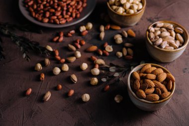 Farklı fındıkların üst görünümü