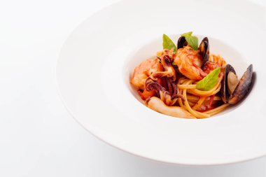 Pescatore domates soslu makarna ve deniz ürünleri.