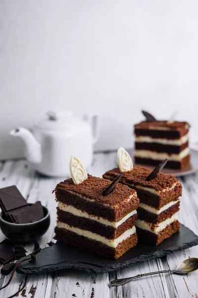 Tarta Vainilla Chocolate Con Rebanadas Chocolate — Foto de Stock