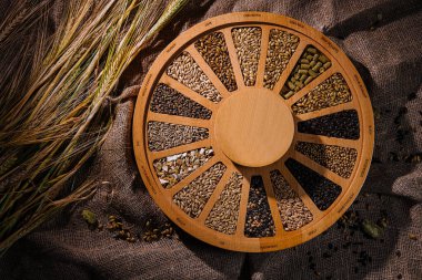 Üst görünümde farklı mısır gevreği türleri